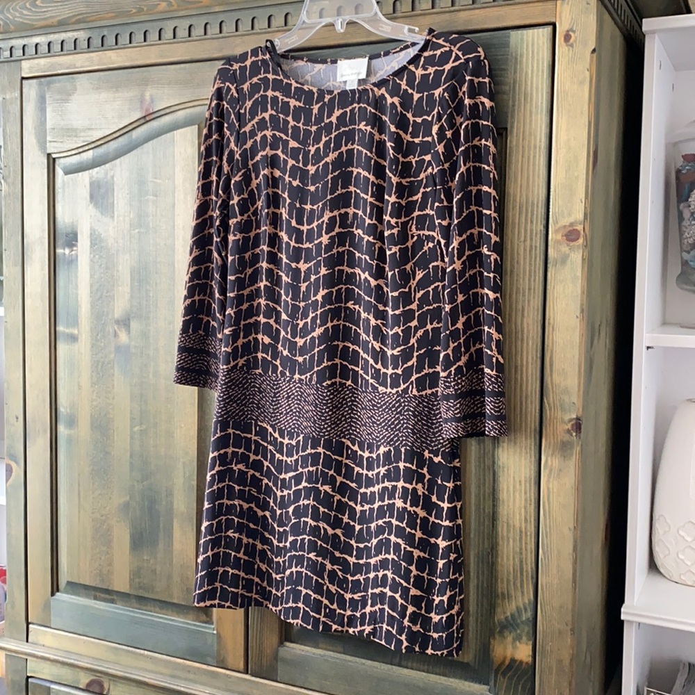 New dress without tag. Size 4P. Black and Tan